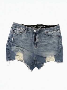 NWOT Torrid High Rise Relaxed 3.5” Light Blue Distressed Stretch Jean Shorts LG